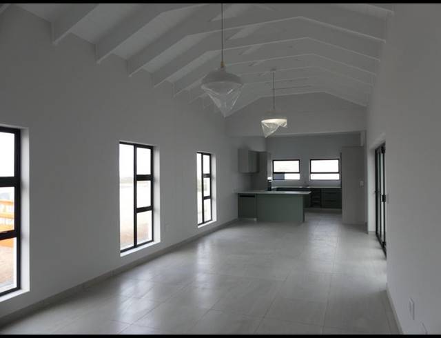 4 BEDROOM HOUSE FOR SALE IN SHELLEY POINT